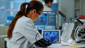 <a href="https://www.freepik.es/foto-gratis/cientifico-tableta-digital-que-trabaja-laboratorio-investigacion-medica-moderna-analizando-informacion-adn-medicina-investigacion-biotecnologia-laboratorio-farmaceutico-avanzado-examinando-evolucion-virus_17762596.htm#fromView=search&page=1&position=24&uuid=b0d85902-c1bc-4274-b46d-5e2091a764d7">Imagen de DC Studio en Freepik</a>